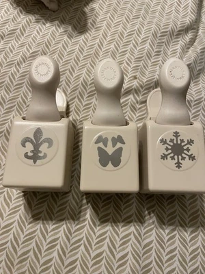 Lote de 3 Punzones de Papel Martha Stewart Mariposas, Flor de Lis y Copo de Nieve Foto 1 de 4