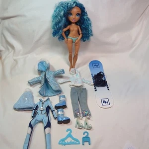 Rainbow High Skyler Bradshaw Doll Winter Break Jacket Boots Ice Skates Hat Pants - Picture 1 of 17