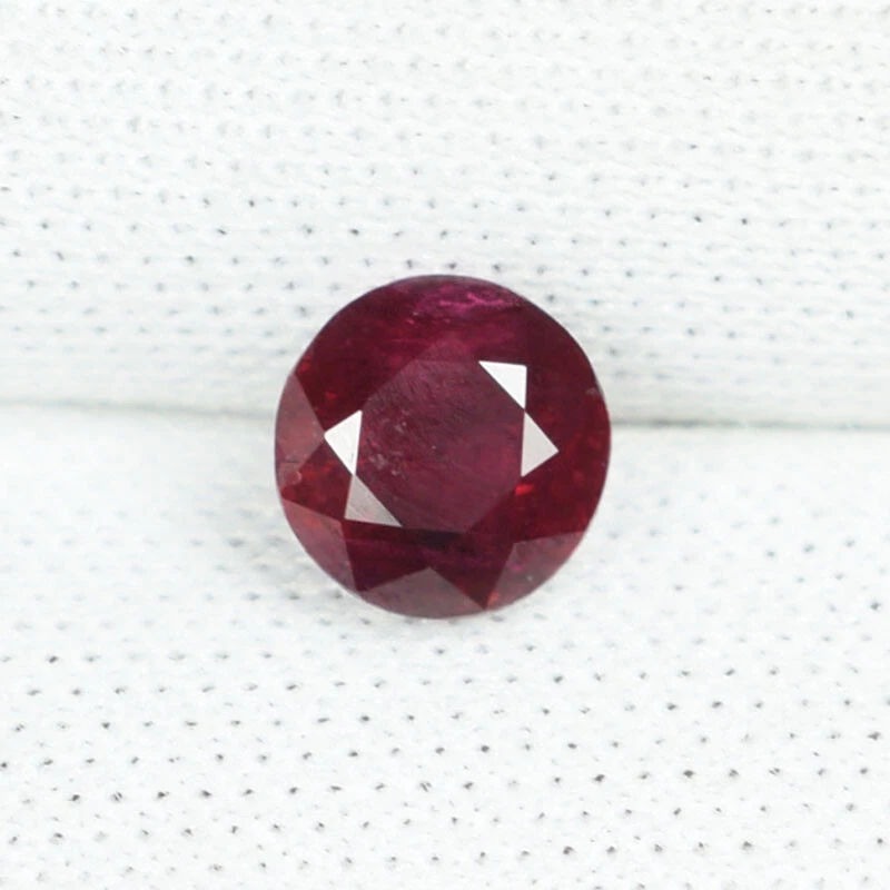 0.81Cts Fine Luster "Certif GCI" Natural Ruby From Burma 5mm Round Cut....!!!! - Image 1 of 3