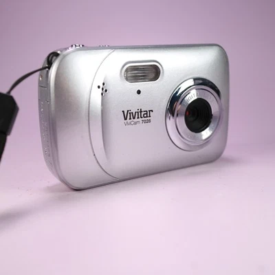 Vivitar Digital Camera Vivicam 7028 7.1MP Flip Screen Silver Tested - Image 1 of 4