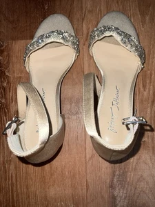 Tacones bloque nupciales con cuentas Betsey Johnson | Talla 6M - Imagen 1 de 8
