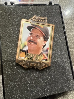 Prendedor Ernie Irvan 1994 lleno de acción NASCAR SME 2" X 1,25" Foto 1 de 4