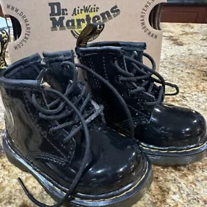 Stivali unisex DR. MARTENS Air Wair bambino taglia US 4 nero brevettato con scatola AW004 - Foto 1 di 9