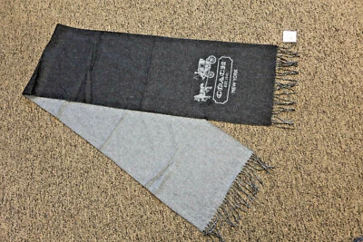 Bufanda Coach para hombre negra y gris 100 % cachemir H y C con extremos de flecos $198  Foto 1 de 4