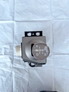 2004-2009 Toyota Prius Automatic Transmission Floor Gear Shift Assembly. - Picture 1 of 6