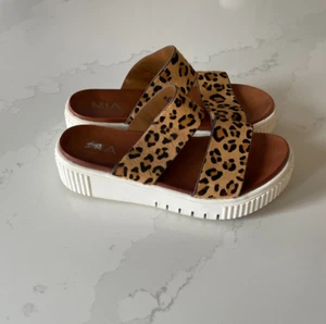 Mia Womens Leopard Slip On Platform Sandals Size 6 Faux Fur Excellent - Picture 1 of 4