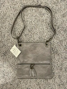 Cartera Newshows, bandolera de cuero PU. Gris con borlas. "10"" por 10,5"" *Nuevo*" - Imagen 1 de 5