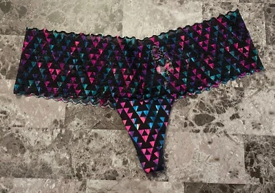 NUEVO CON ETIQUETAS BRAGAS TANGA VICTORIA'S SECRET ROSA L OMBRE ENCAJE GEOMÉTRICO RARAS CHEEKSTER Foto 1 de 4