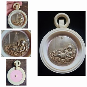 Very interesting Baby Jesus on manger TOP MATERIAL pendant - Picture 1 of 1