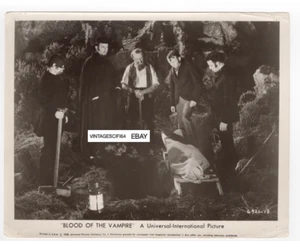 BLOOD OF THE VAMPIRE 1958 ORIGINAL HORROR MOVIE PHOTO GRAVE SITE BARBARA SHELLY - Picture 1 of 1