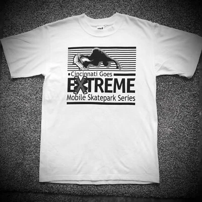 全新 CINCINNATI GOES EXTREME SKATEPARK T 恤 白色 黑色 滑板 俄亥俄 中号 — 第 1/4 张图片