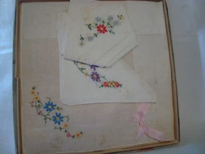 Box Vintage White Embroidered Cotton Handkerchief's - Sweet Pea Graphics to Box - Picture 1 of 4