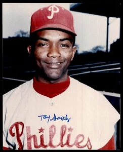 TONY GONZALEZ SIGNED 8X10 PHOTO - PHILADELPHIA PHILLIES - Picture 1 of 1