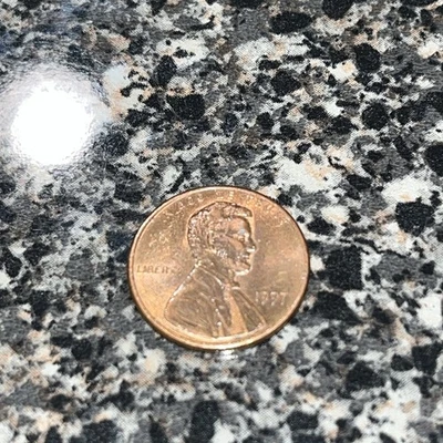 1997 No Mint Mark Penny.  Collectible coin  - Image 1 of 2