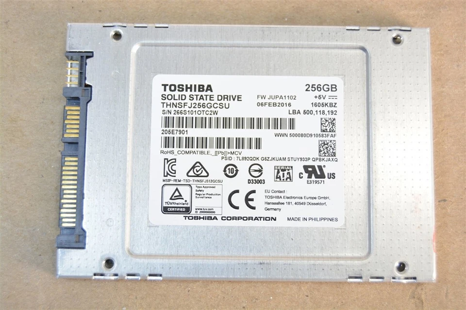 Toshiba THNSFJ256GCSU Solid State Drive 2.5" 256GB SATA III 6.0Gbps - Image 1 of 1