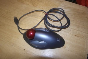 Logitech T-BC21 Przewodowa USB Ergonomiczna marmurowa mysz kulkowa przetestowana i działająca - Zdjęcie 1 z 7
