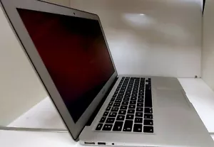 MacBook Air 13 inch mid 2013 - Picture 1 of 4