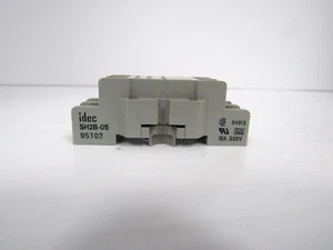 IDEC SH2B-05 RELAY SOCKET BASE 10A 300V - Picture 1 of 5