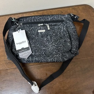 Baggallini Large Day-to-Day RFID Crossbody NEW - Picture 1 of 14