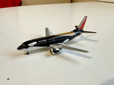 HERPA WINGS 560207 BOEING B737-3H4 SOUTHWEST AIRLINES "SHAMU" N334SW  1/400 - Immagine 1 di 4