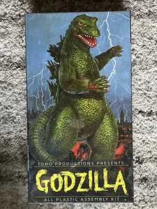 Godzilla Monster Model Kit From Aurora - Complete NIB - Picture 1 of 4