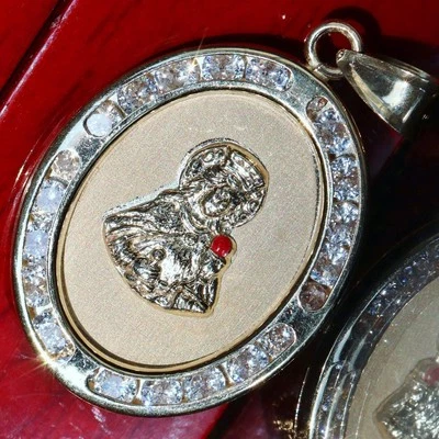 10k yellow gold 1.12" St. Barbara with ruby 1.10ct white sapphire pendant 1.9gr - Image 1 of 4