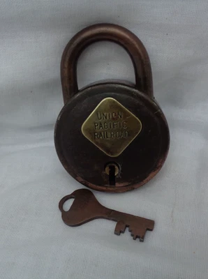 Antiguo juego de réplica de candado y llave Western Union Pacific Railroad vintage. Foto 1 de 4