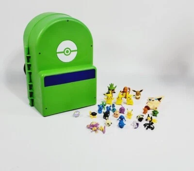 Pokemon Verde Mochila Plegable Juego Estuche de Transporte Lote con 27 Figuras 2020 Foto 1 de 4