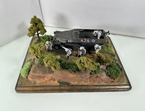 Tropas alemanas y tanque del eje de la Segunda Guerra Mundial "La emboscada" diorama - 1:35 construido y pintado a mano - Imagen 1 de 12