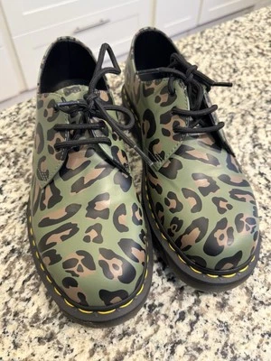 Zapatos Oxford de Cuero DR DOC MARTENS ESTAMPADO DE LEOPARDO DISTORSIONADO M 9 W 10 Usados Una Vez Foto 1 de 4