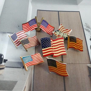 Piccolo lotto di 8 spille da bavero bandiera americana Patriots - Foto 1 di 3