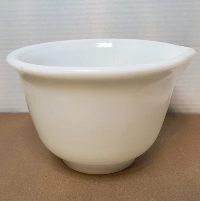 Tigela de Mistura Vintage Hamilton Beach Copo de Leite Bico Racine Wisconsin EUA  - Imagem 1 de 4