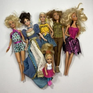 Barbie Puppen Konvolut 5 Stück & Chelsea mit Kleidung teilweise mit Schmuck - Bild 1 von 11