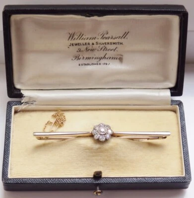 Cased Antique Edwardian 18ct Gold Diamond (0.75ct) Cluster Bar Brooch c1910 - Image 1 of 4