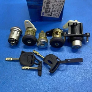 FORD GRANADA SCORPIO 87-92 ZENTRALVERRIEGELUNG SCHLÖSSER UND SCHLÜSSEL SATZ 3 SCHLÜSSEL - Bild 1 von 9