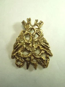 Vintage Peace Two Dove Gold Tone Pin - Carved Look & Signed on Back - Picture 1 of 5