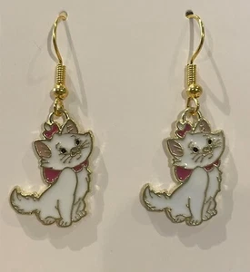 HANDMADE - Marie Cat Aristocats Charm Character Drop Hook Earrings - #2 - Imagen 1 de 1
