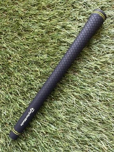 Taylormade/Lamkin Standard Size Golf Club Grip VERY GOOD CONDITION - Picture 1 of 3
