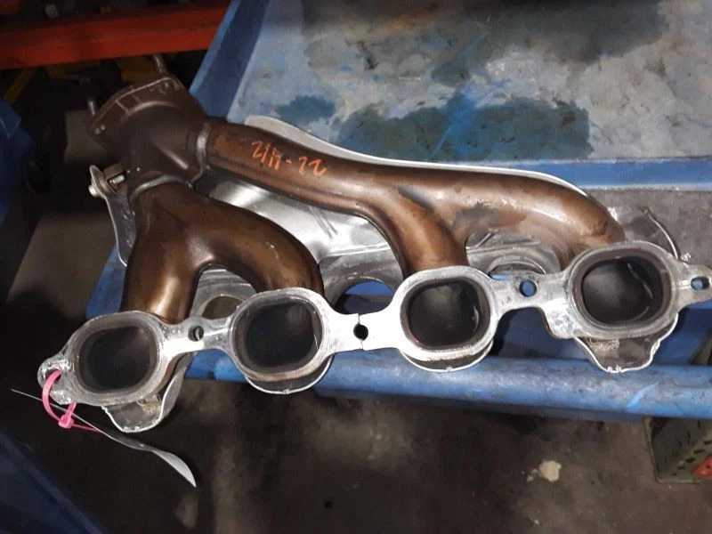 Passenger Right Exhaust Manifold Base Fits 14-19 CORVETTE 888176 - Imagem 1 de 1