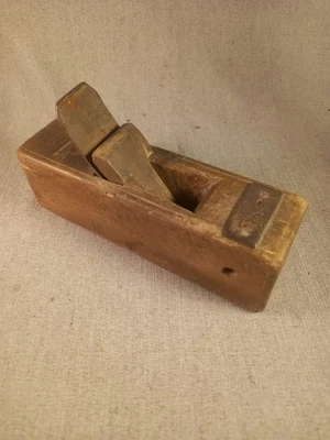 Ancien rabot en bois rectangulaire, Rabot vintage outillage de collection - Photo 1/4