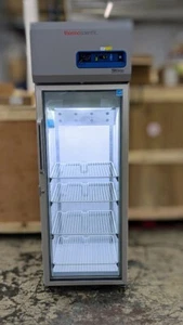 Thermo Fisher Scientific TSX1205GA TSX series 1 door Lab chiller - Picture 1 of 4