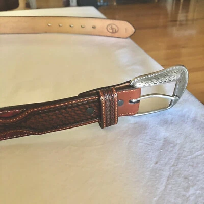 ¡2 cinturones/uno! Rojo con pedrería y conchos H/cuero mecanizado + 1! Western; 40 Foto 1 de 4