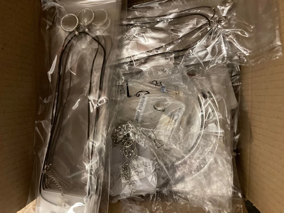 100 Teile Modeschmuck Restposten/Sonderposten Schmuck ohne Haarschmuck NEU