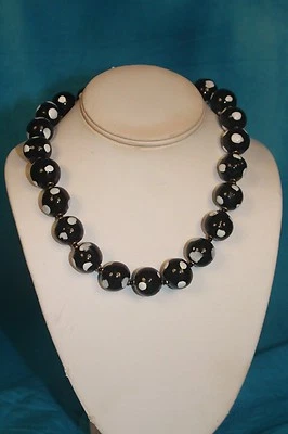 NOVO - KAZURI 18" Colar de Contas Ting Ting Branco e Preto sku #1632 - Imagem 1 de 4