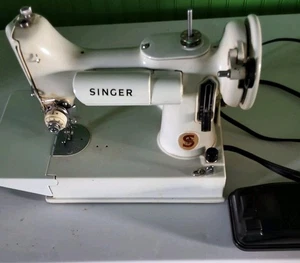 Singer 221 Featherweight White With Black Case - Picture 1 of 9