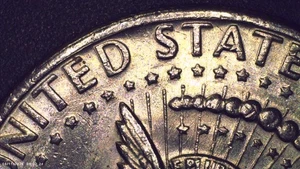 1977 D half dollar, ddr US & half - Picture 1 of 4