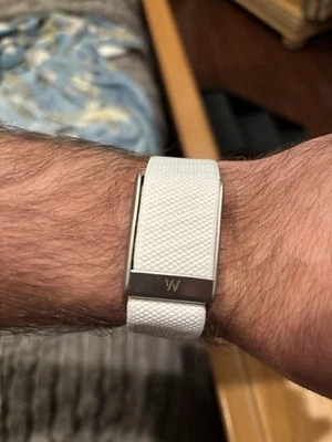 Nueva banda Whoop mg/5.0 (con logo) blanca (glaciar) con ribete/cierre/eslabón plateado Foto 1 de 3