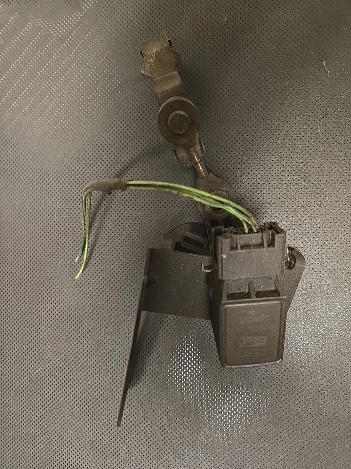 Jaguar XJ8 2004 suspensión trasera control nivelación Foto 1 de 4