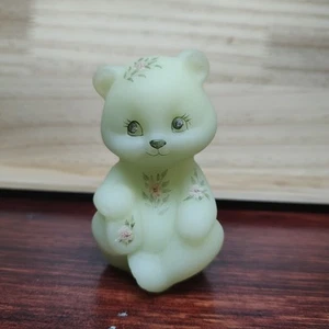 Fenton Custard/Burmese Uranium Satin Glass Hand Painted Sitting Bear Figurine - Picture 1 of 8