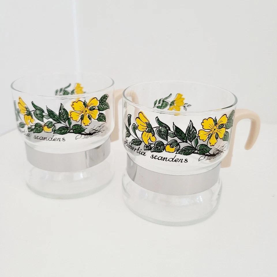 Copos de café vintage com cabo de plástico flores amarelas conjunto de 2 canecas florais - Imagem 1 de 4
